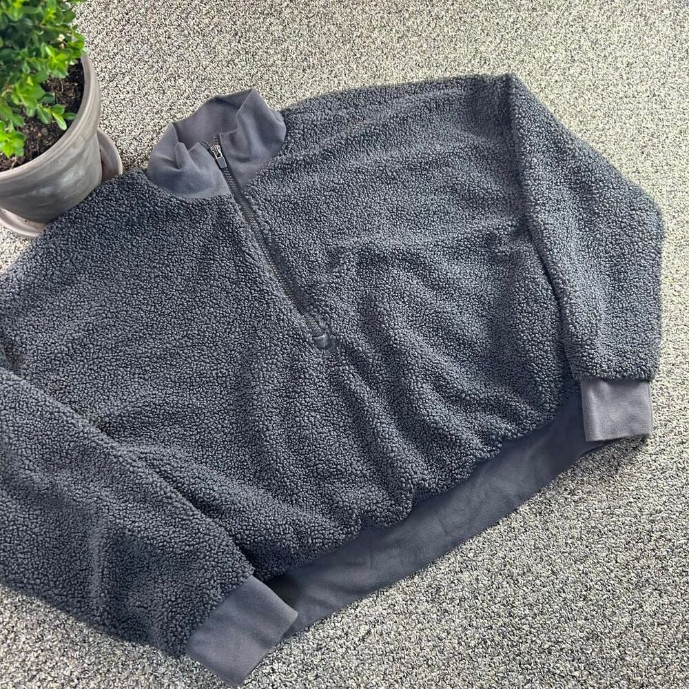 Fabletics Women's Black and Grey Sweatshirt - Picture 3 of 7